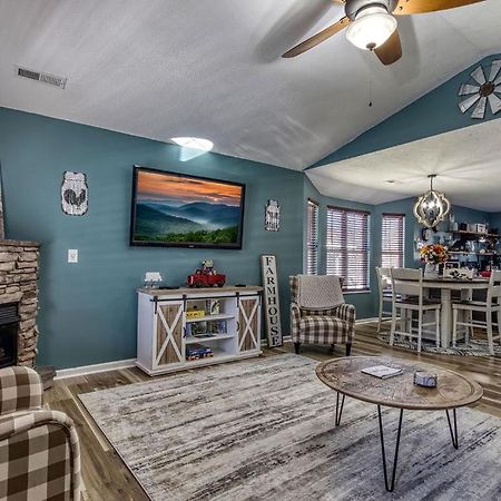 The Mason Jar, Hot Tub, Wifi, 1089 Free Tickets Each Paid Day, Dollywood And More! Pigeon Forge Bagian luar foto