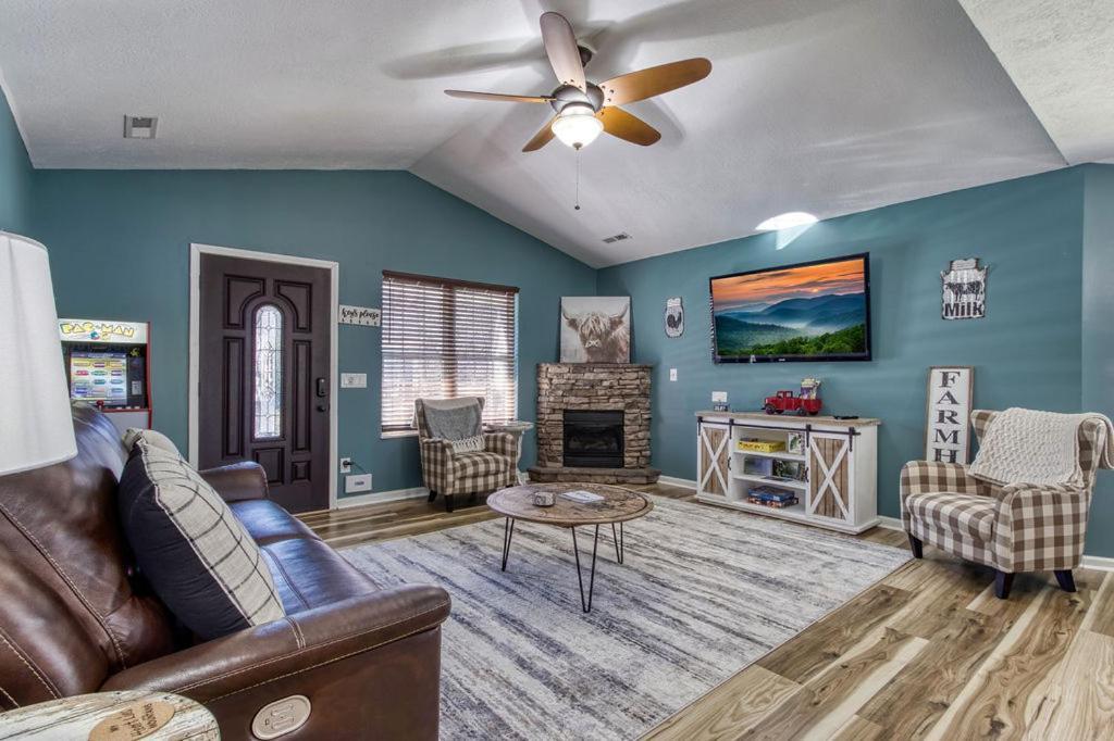 The Mason Jar, Hot Tub, Wifi, 1089 Free Tickets Each Paid Day, Dollywood And More! Pigeon Forge Bagian luar foto