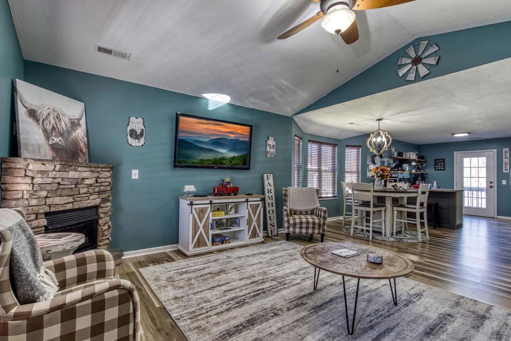 The Mason Jar, Hot Tub, Wifi, 1089 Free Tickets Each Paid Day, Dollywood And More! Pigeon Forge Bagian luar foto