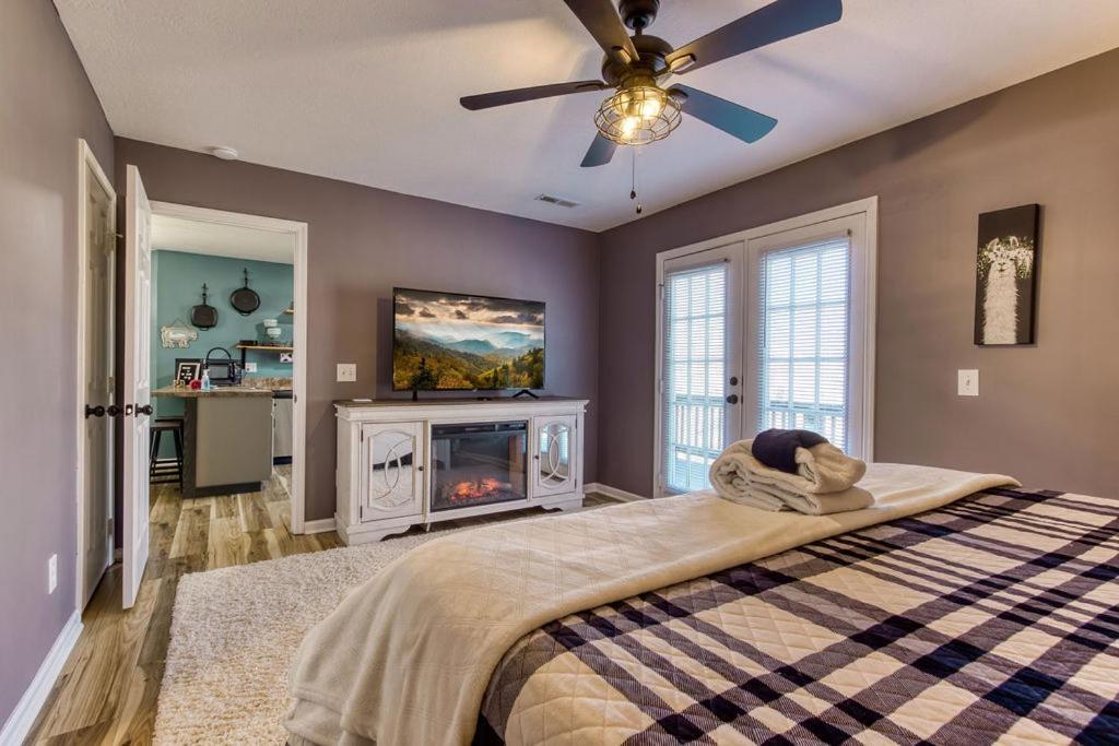 The Mason Jar, Hot Tub, Wifi, 1089 Free Tickets Each Paid Day, Dollywood And More! Pigeon Forge Bagian luar foto