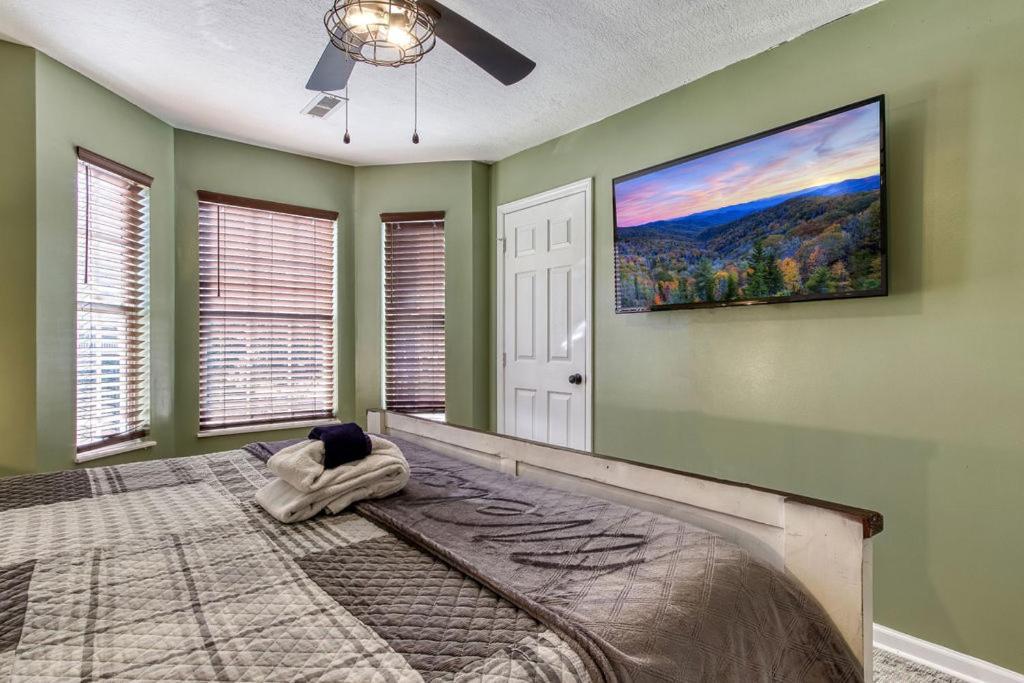 The Mason Jar, Hot Tub, Wifi, 1089 Free Tickets Each Paid Day, Dollywood And More! Pigeon Forge Bagian luar foto