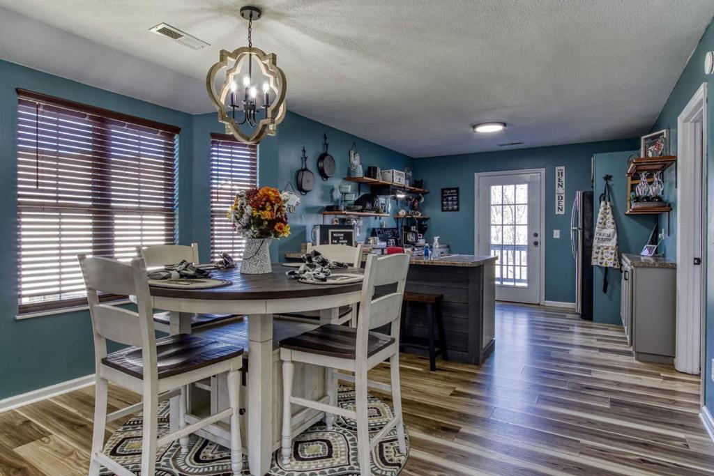 The Mason Jar, Hot Tub, Wifi, 1089 Free Tickets Each Paid Day, Dollywood And More! Pigeon Forge Bagian luar foto
