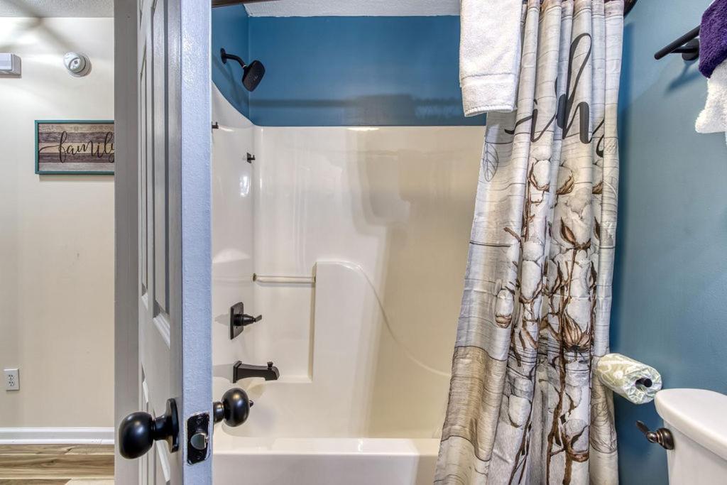 The Mason Jar, Hot Tub, Wifi, 1089 Free Tickets Each Paid Day, Dollywood And More! Pigeon Forge Bagian luar foto
