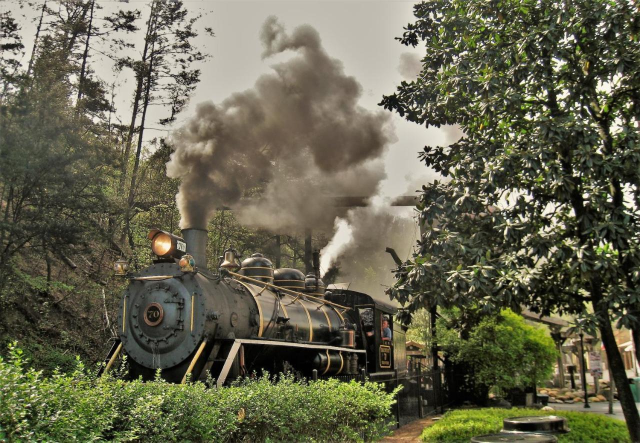 The Mason Jar, Hot Tub, Wifi, 1089 Free Tickets Each Paid Day, Dollywood And More! Pigeon Forge Bagian luar foto