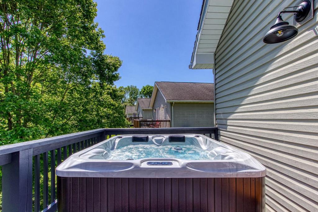 The Mason Jar, Hot Tub, Wifi, 1089 Free Tickets Each Paid Day, Dollywood And More! Pigeon Forge Bagian luar foto